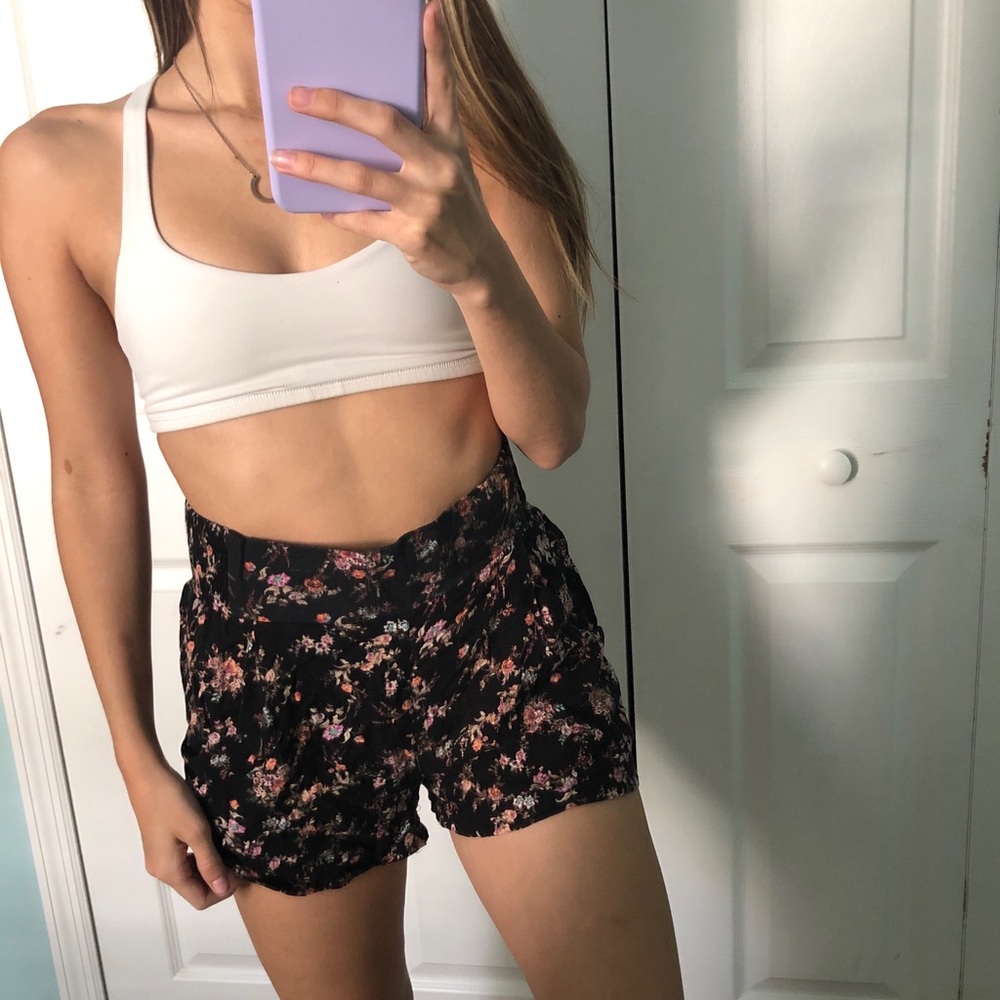 Flowery black flowy shorts